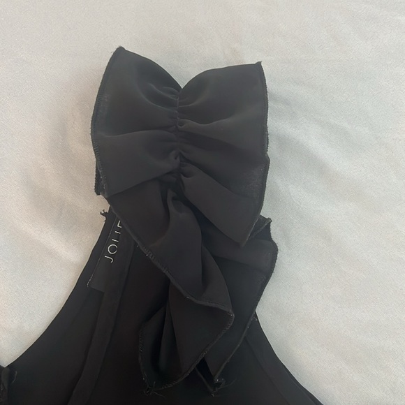 Black blouse with ruffled shoulders - Picture 4 of 8